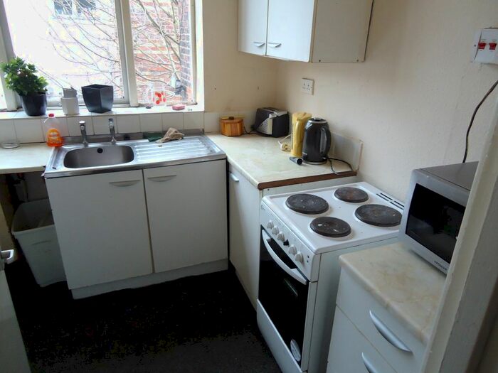 1 Bedroom Flat To Rent In Delaunays Road, Crumpsall, Manchester M8