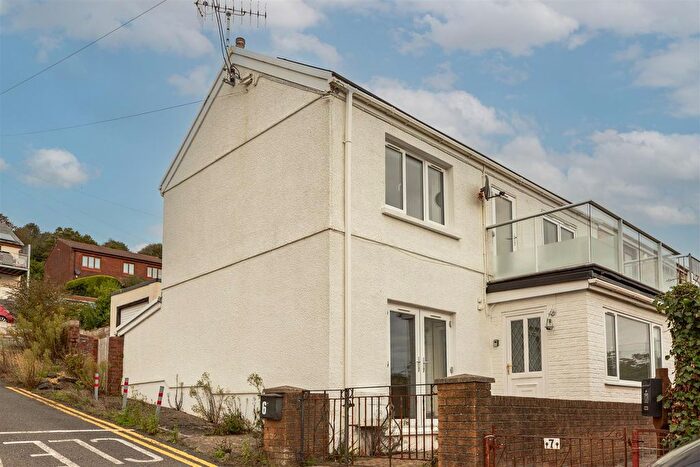 3 Bedroom Semi-Detached House For Sale In Myrtle Hill, Llanelli, SA15