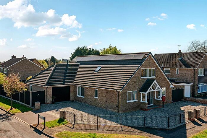 5 Bedroom Detached House For Sale In Tamar Road, Bedford, MK41