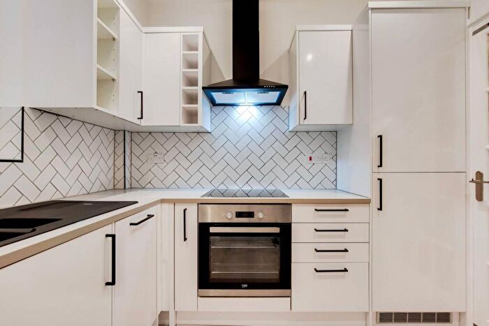 2 Bedroom Flat To Rent In Grove End Road, St John's Wood, London, NW8