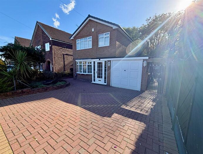 3 Bedroom Detached House For Sale In Whitehouse Avenue, Great Preston, Leeds, LS26