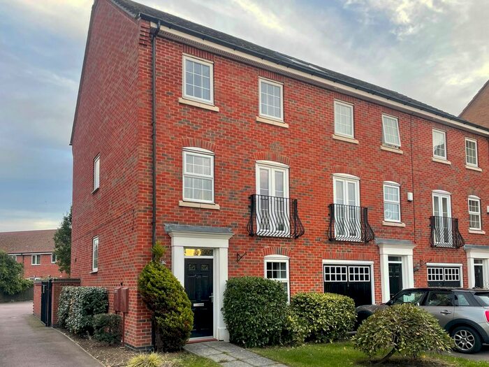 4 Bedroom Town House To Rent In Cartwright Way, Beeston, Nottingham, NG9