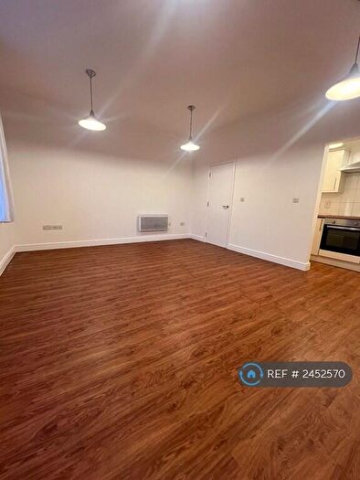 1 Bedroom Flat To Rent In Church Street, London, EN2