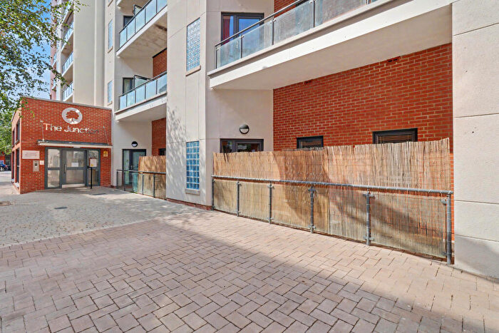 2 Bedroom Flat For Sale In The Junction, Grays Place, Slough, Berkshire, SL2