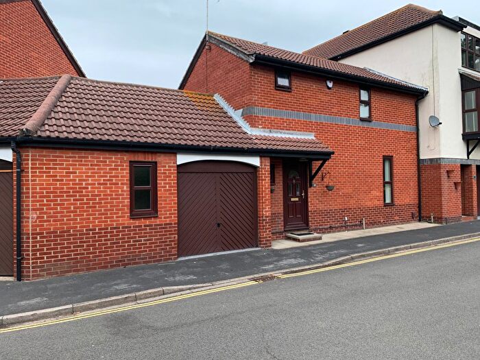 3 Bedroom Property To Rent In Armory Lane, Portsmouth, PO1