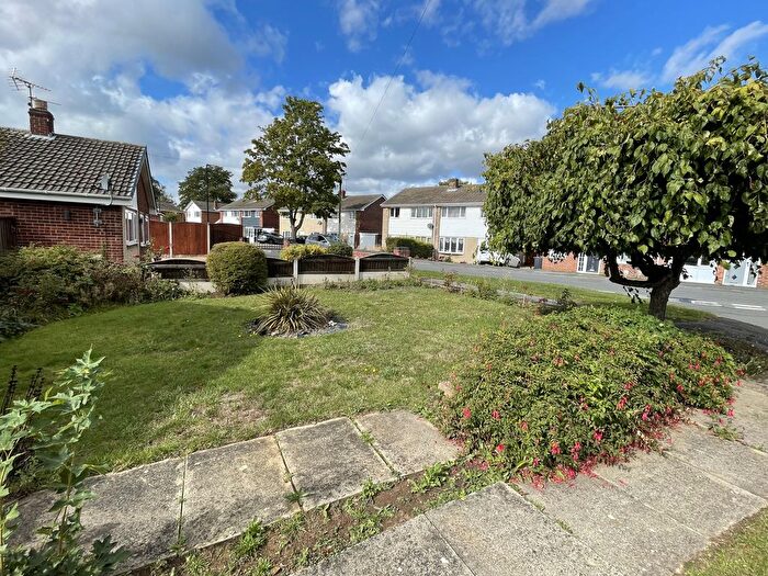 2 Bedroom Detached Bungalow To Rent In The Lings, Armthorpe, Doncaster, DN3