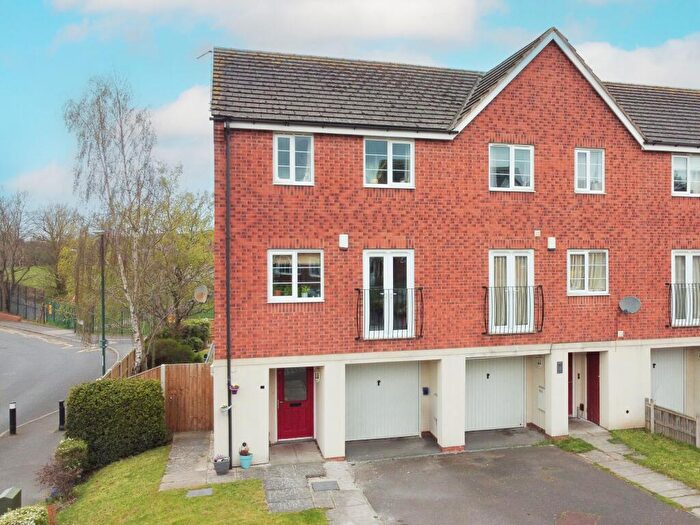 3 Bedroom Town House For Sale In Buxton Close, Nottingham, NG5