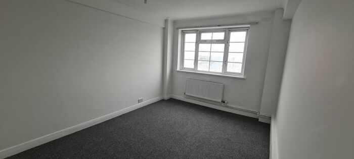 1 Bedroom Flat To Rent In Ashford Court, Ashford Road, Cricklewood, NW2