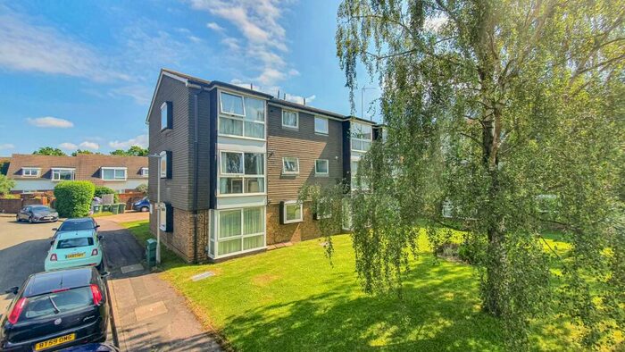 2 Bedroom Apartment To Rent In Wyedale, London Colney, AL2
