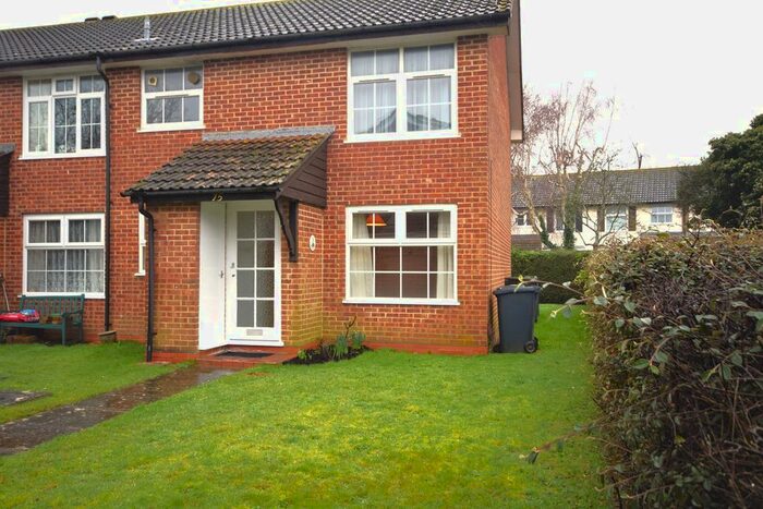 1 Bedroom Flat To Rent In Westbourne Avenue, Esmworth, PO10