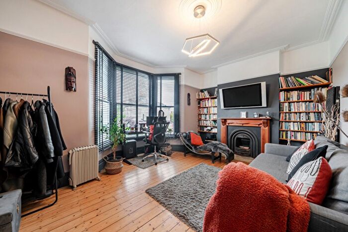 4 Bedroom Detached House For Sale In Abbotshall Road, Catford, London, SE6