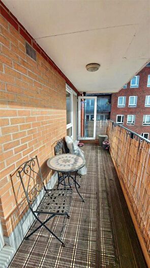 2 Bedroom Flat To Rent In Solar House, Station Road, N22