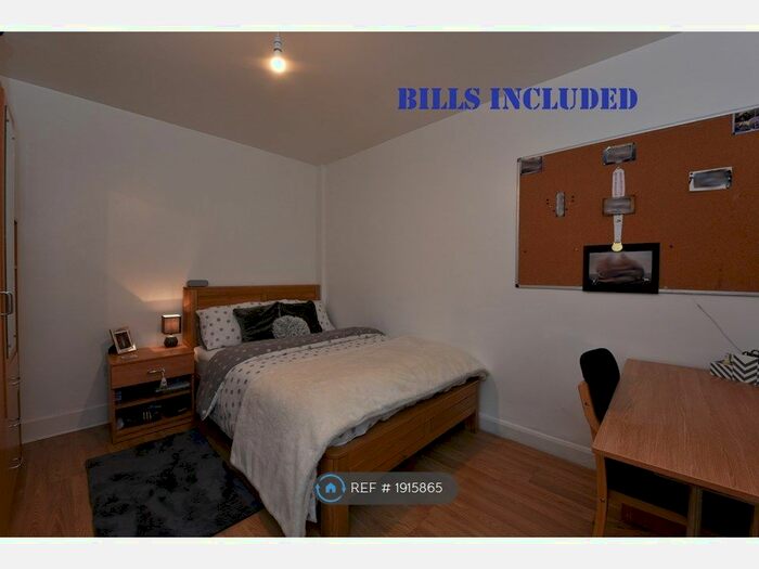 5 Bedroom Semi-Detached House To Rent In Benbrick Road, Guildford, GU2