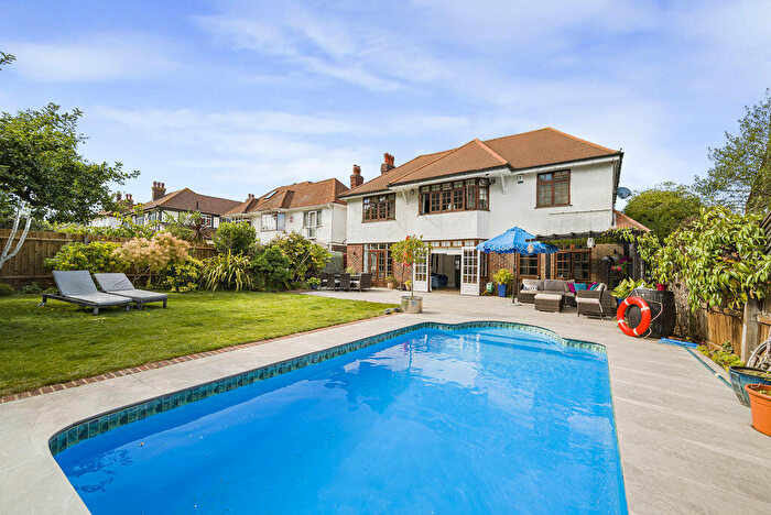4 Bedroom Detached House For Sale In Upperton Road, Sidcup, DA14