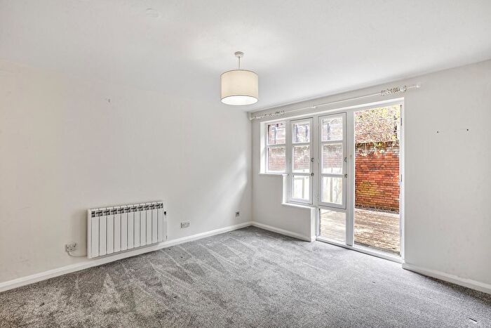 1 Bedroom Flat For Sale In Garden Terrace, Pimlico, London, SW1V