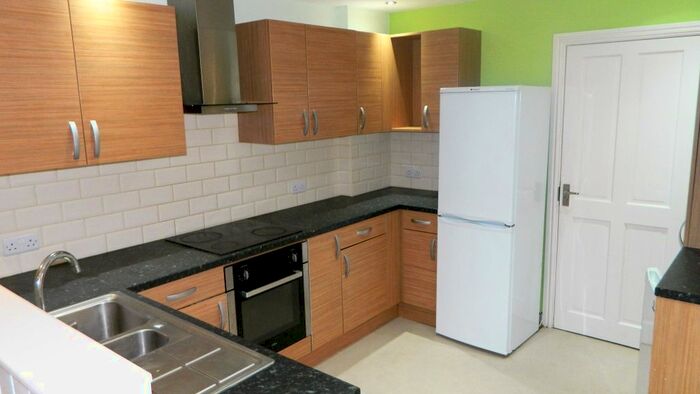 5 Bedroom Property To Rent In Dogfield Street, Cathays, Cardiff, CF24