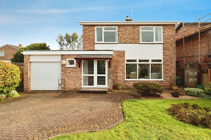 3 Bedroom Detached House For Sale In Fenbrook Close, Frenchay, Bristol, BS16