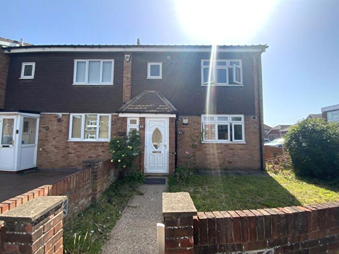 3 Bedroom End Of Terrace House To Rent In Ongar Way, Rainham, Havering, RM13