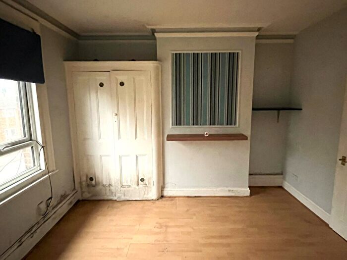 1 Bedroom Flat For Sale In Flat, , Biscot Road, Bedfordshire, LU3