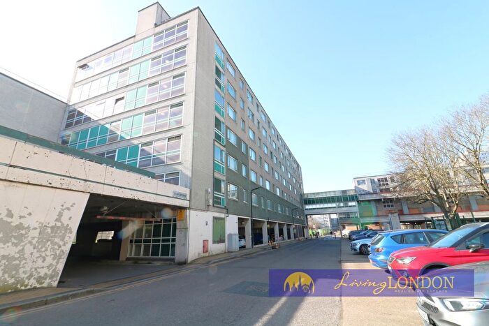 3 Bedroom Flat To Rent In Willan Road, London, N17