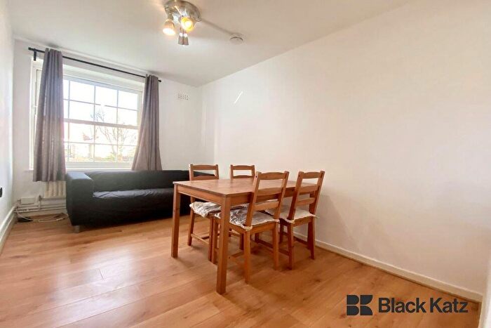 4 Bedroom Flat To Rent In Green Hundred Road, Peckham, SE15