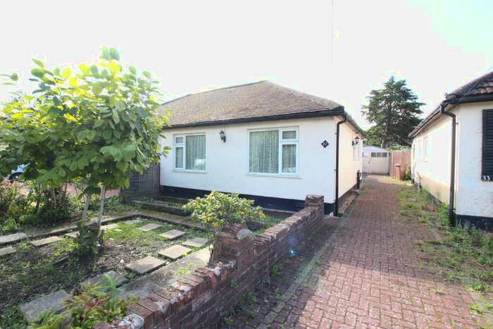 3 Bedroom Bungalow To Rent In Trafalgar Avenue, Worcester Park, KT4