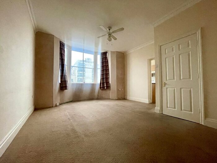 1 Bedroom Flat For Sale In Lakeview Court, Promenade, Southport, Sefton., PR9