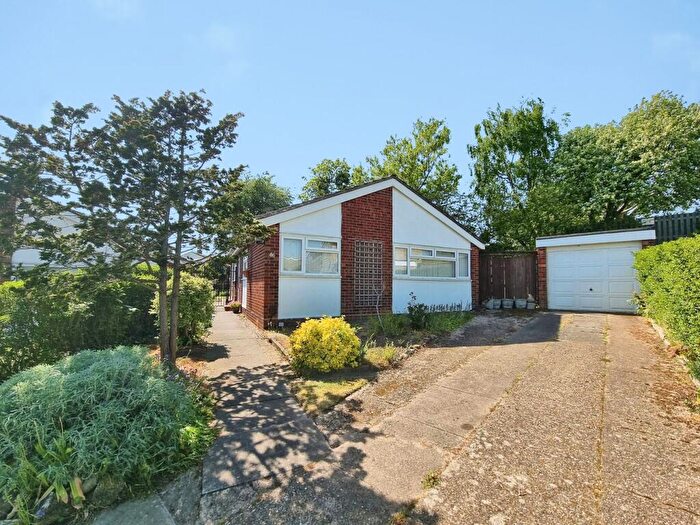 2 Bedroom Detached Bungalow For Sale In Russell Drive, Ampthill, MK45