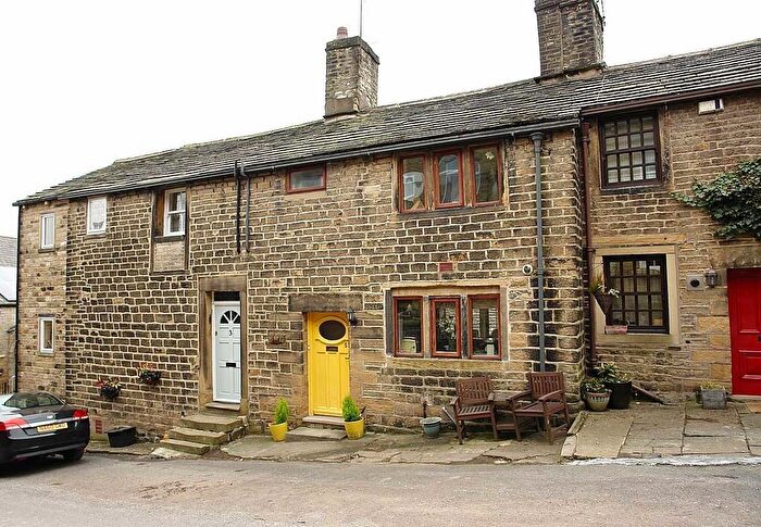 2 Bedroom Terraced House For Sale In Stoneswood Road, Delph, OL3