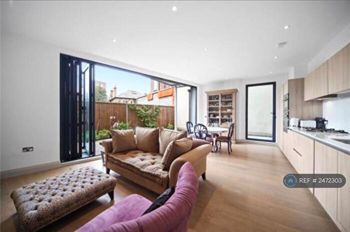 3 Bedroom Flat To Rent In York Road, London, SW11