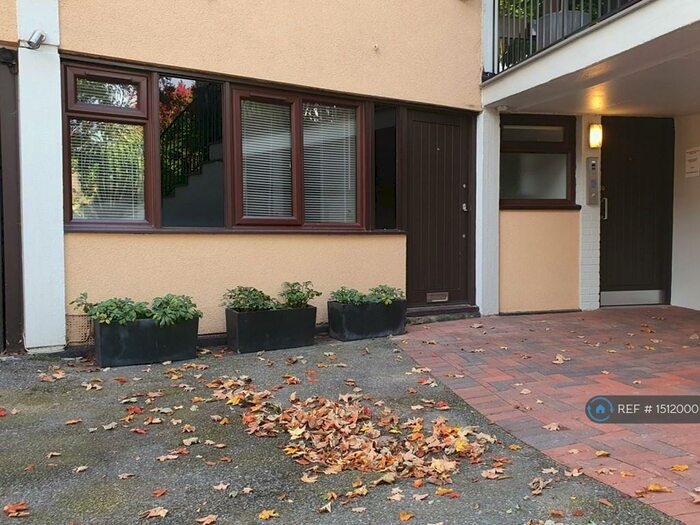 Studio To Rent In Highgate, London, N6