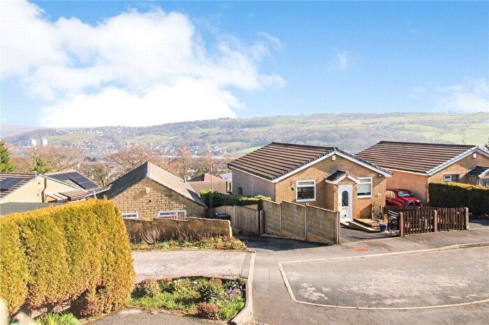 2 Bedroom Apartment For Sale In Oak Bank Crescent, Oakworth, Keighley, West Yorkshire, BD22