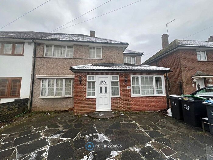 4 Bedroom Semi-Detached House To Rent In Homestead Way, New Addington, Croydon, CR0