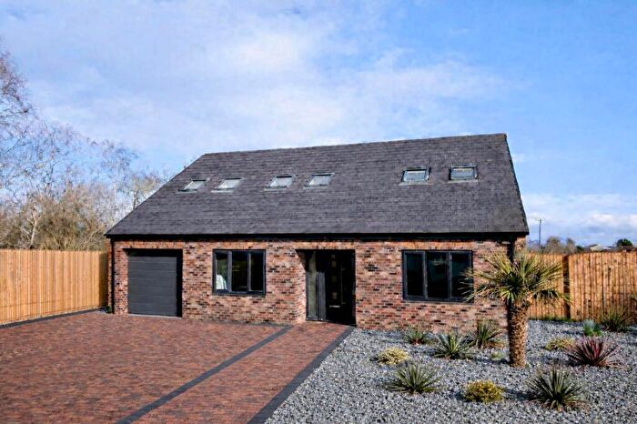 4 Bedroom Detached Bungalow For Sale In St. Marys Road, Dunsville, DN7