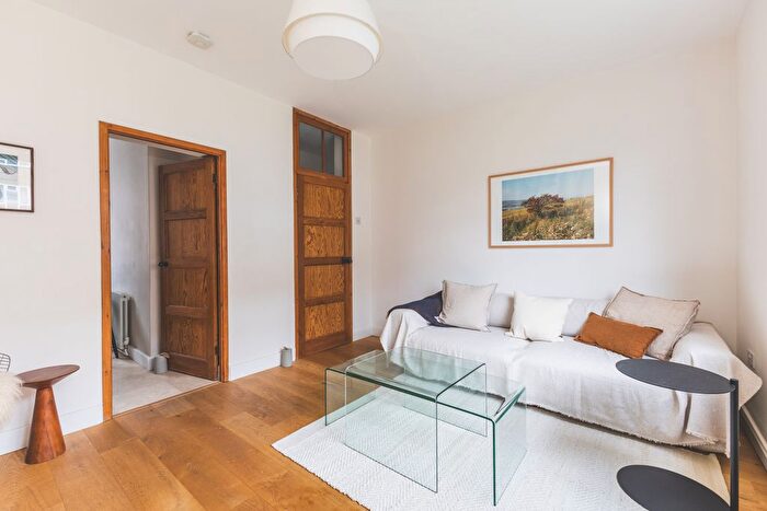 2 Bedroom Flat To Rent In Cosgrove House, Whiston Road, London, E2