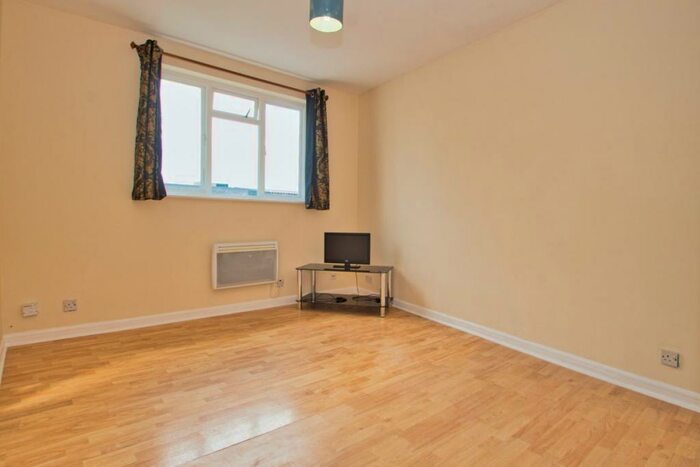 1 Bedroom Flat To Rent In Tudor Gardens, Harrow Weald, HA3