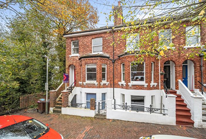 2 Bedroom Flat To Rent In Grosvenor Park, Tunbridge Wells, Kent, TN1