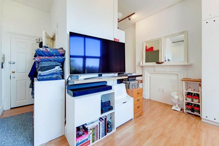 Flat To Rent In Fordwych Road, West Hampstead, NW2