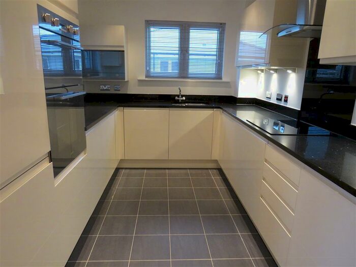 2 Bedroom Penthouse To Rent In Tatler Close, Warwick, CV34
