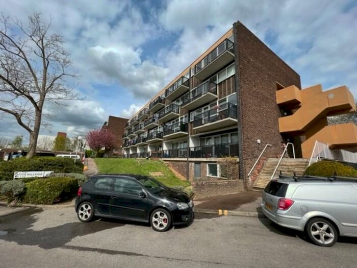 2 Bedroom Flat To Rent In Hillside, Hoddesdon, EN11