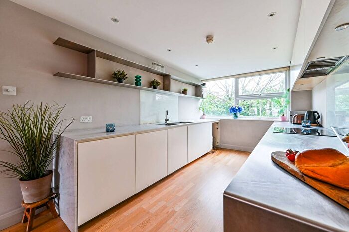 3 Bedroom Flat For Sale In Gloucester Avenue, Camden, London, NW1
