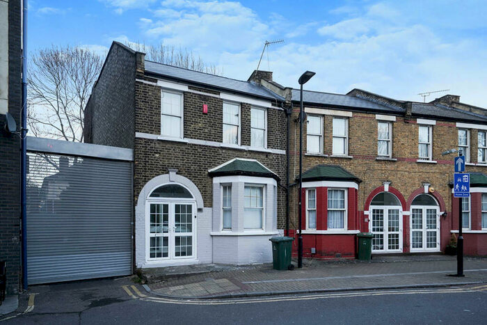 3 Bedroom End Of Terrace House To Rent In Wise Road, London, E15