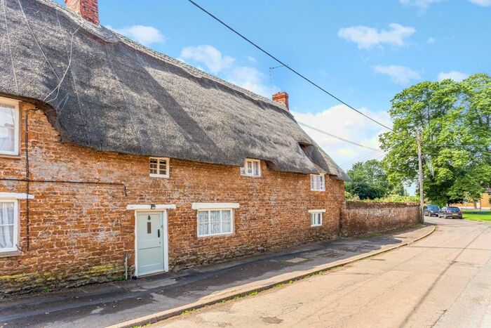 2 Bedroom Cottage To Rent In Culworth Road, Chipping Warden, Banbury, OX17