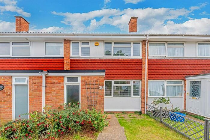 3 Bedroom Property To Rent In Browning Close, Hampton, TW12