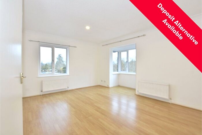 2 Bedroom Flat To Rent In Skipton Way, Horley, Surrey, RH6