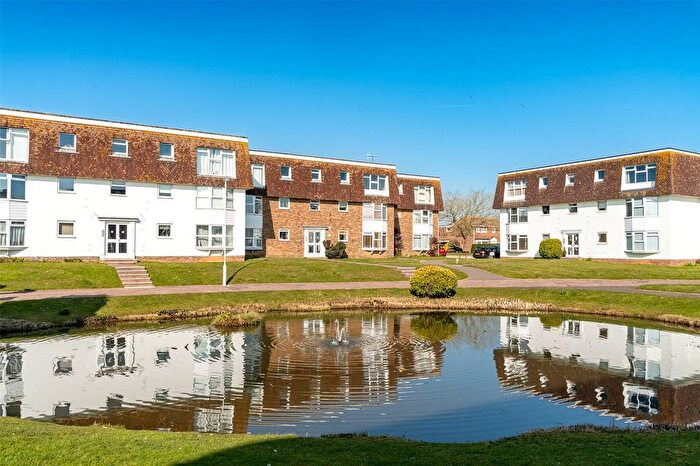 1 Bedroom Flat To Rent In Westlake Gardens, Worthing, West Sussex, BN13
