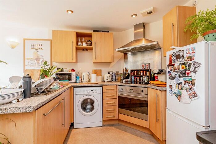 1 Bedroom Apartment For Sale In Deanery Road, Bristol, BS1