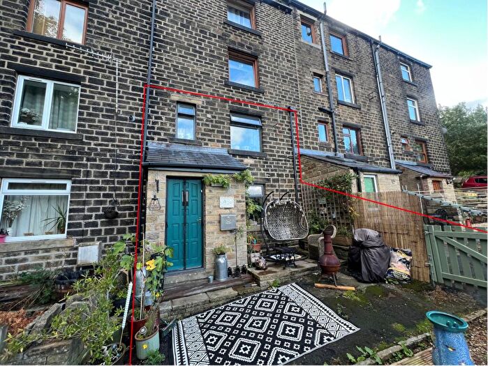 1 Bedroom House For Sale In Miry Lane, Thongsbridge, HD9