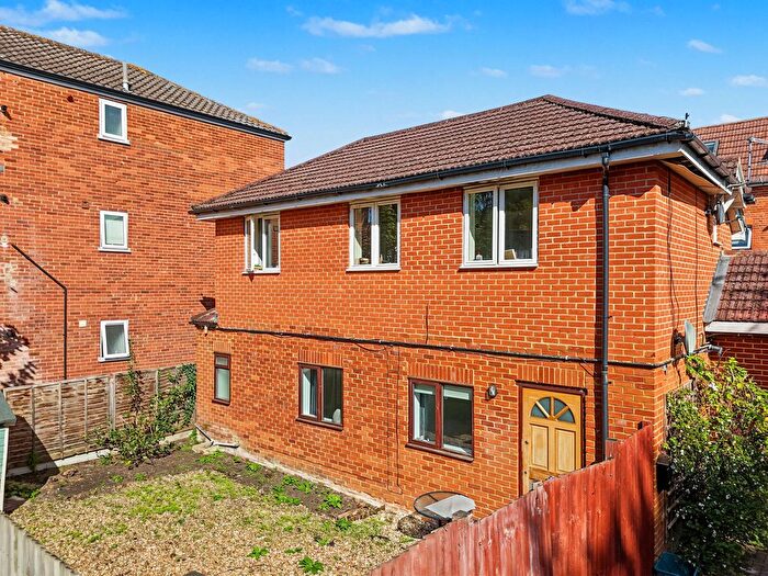 1 Bedroom Flat To Rent In Hersham Road, Walton-On-Thames, KT12