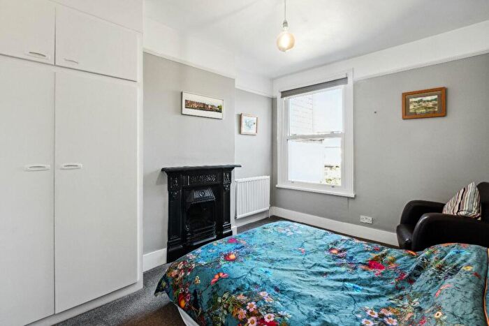 1 Bedroom Apartment For Sale In Second Avenue, London, SW14